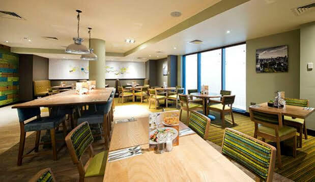 Premier Inn Edinburgh City Centre Royal Mile エクステリア 写真